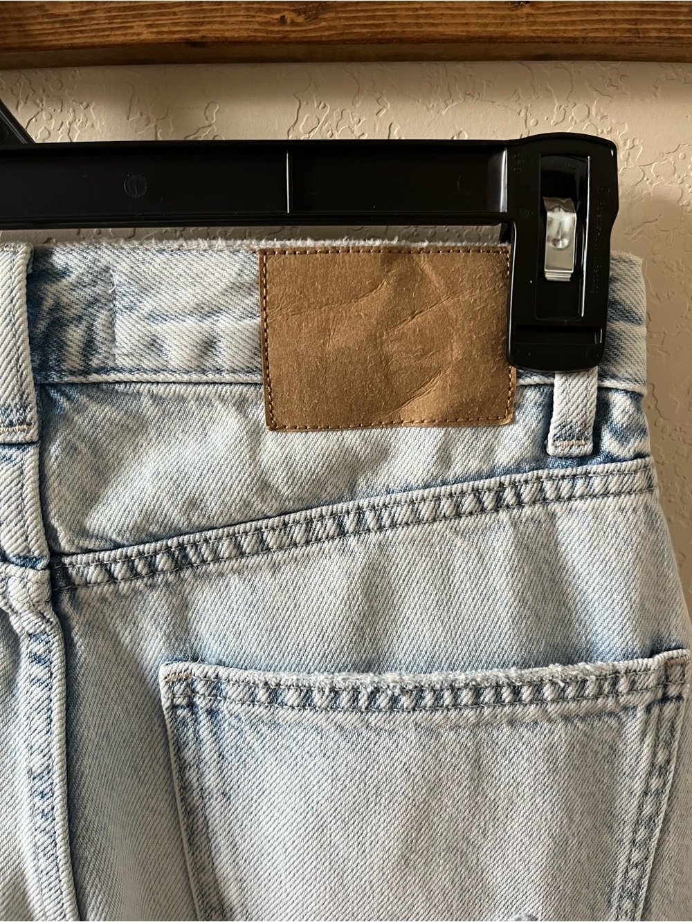 Cotton On Women’s Light Wash Loose Straight Jeans Size 2 Like New - Picture 7 of 11